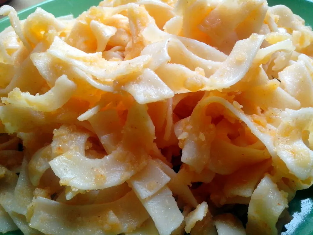 Nasuvo s krompirom (krumplis tészta)