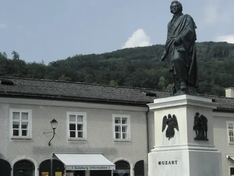Mozartov spomenik u Salzburgu