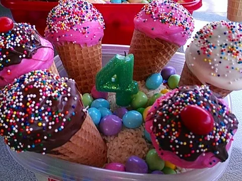 Ice Cream cone cakepops