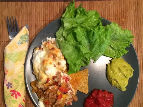 Meksicki nachos zapecen sa mlevenim mesom i zacinima