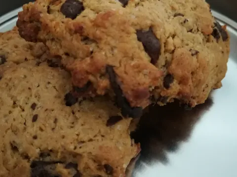 Cookie sa maslacem od kikirikija i crnom cokoladom (vegan)
