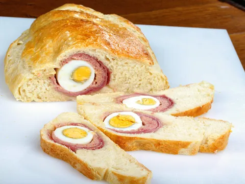 Šunka s jajetom u kruhu