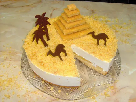 Piramida torta sa ananasom