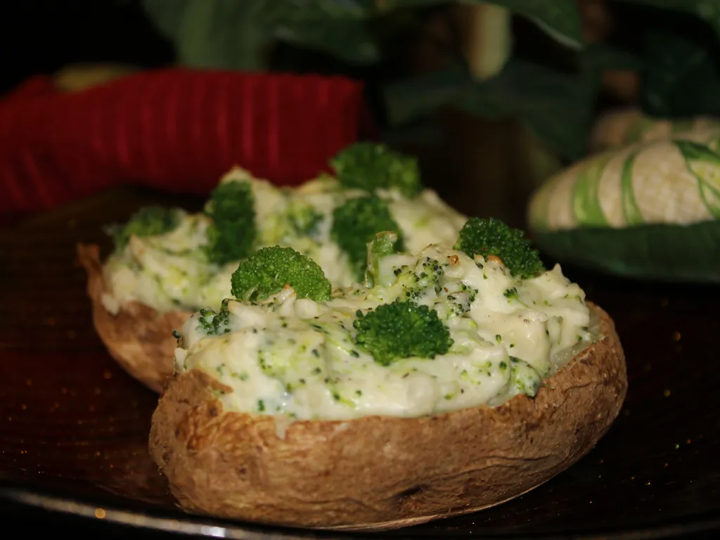 Punjeni krompir sa pireom i brokolijem
