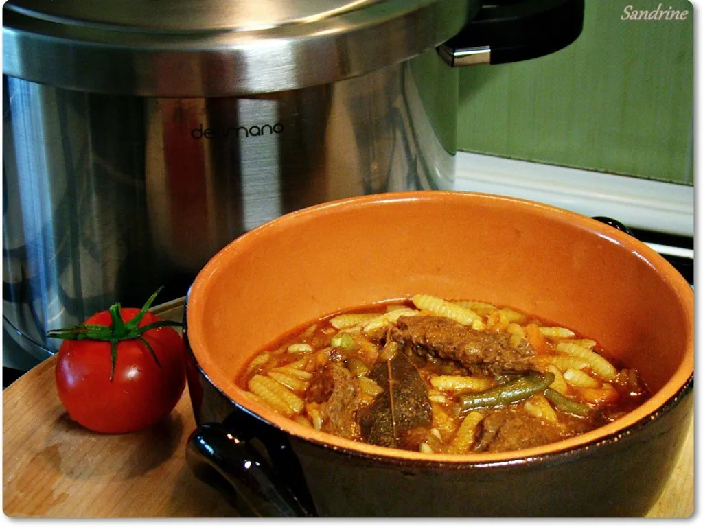 Ragu s tjesteninom i povrćem (u ekspres loncu)