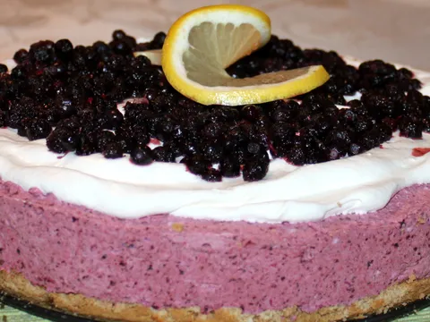 Cold cheesecake with blueberries ( Hladna torta od sira sa borovnicama)