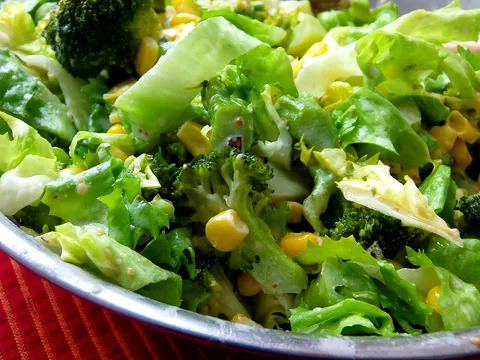 Hardal Soslu Brokoli Salatası/salat od brokole i senfa