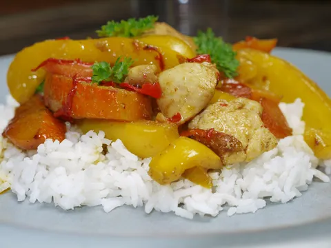 Piletina i povrce iz wok-a