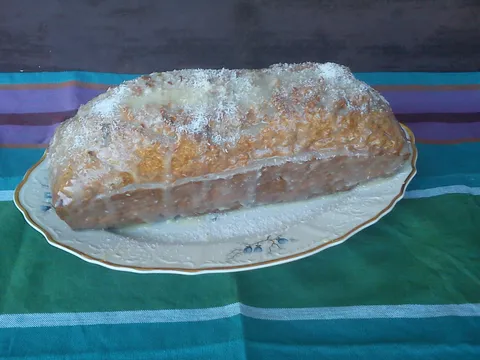 Slatki kruh od mrkve i kokosa s bijelom čokoladom