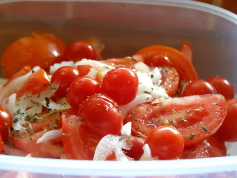 Ruska salata s rajčicama