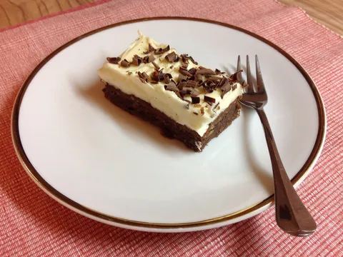 Brownies s kremom od bijele čokolade i mascarponea