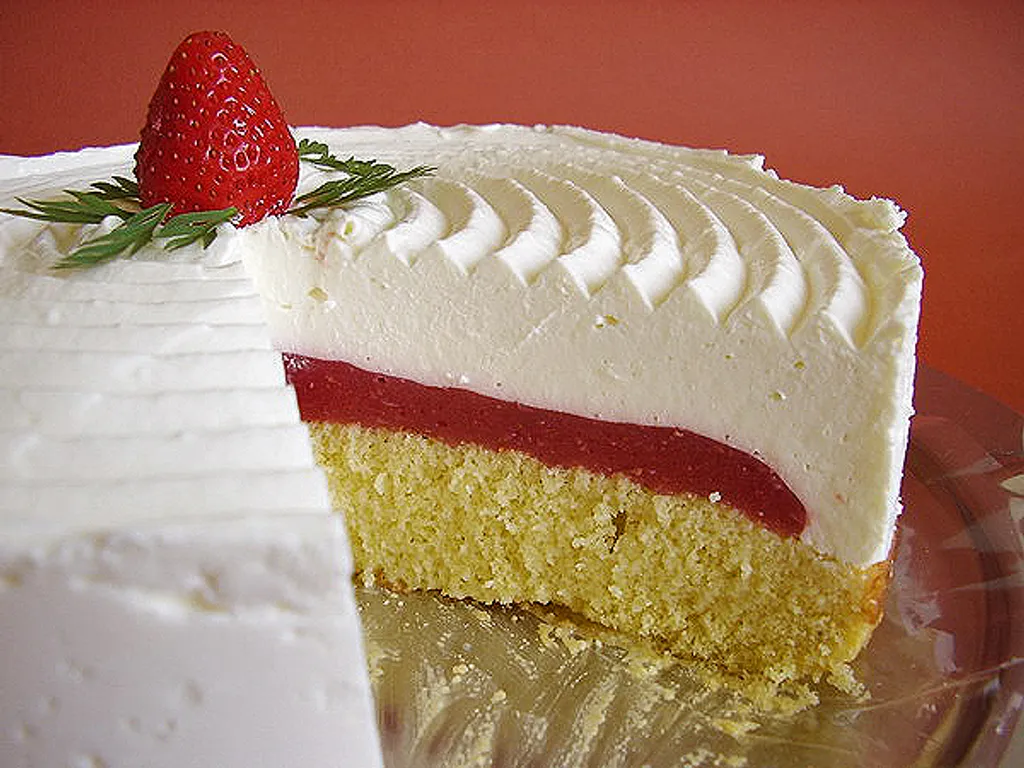Soft Strawberry Cake