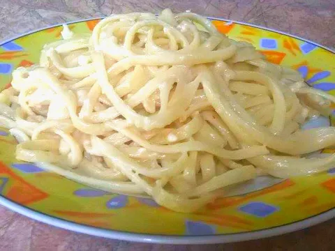 Predobra tjestenina s puno češnjaka i sira