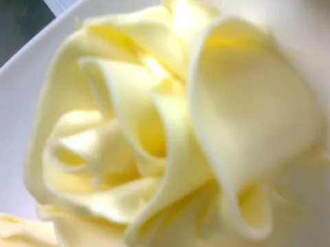 ruža od maslaca