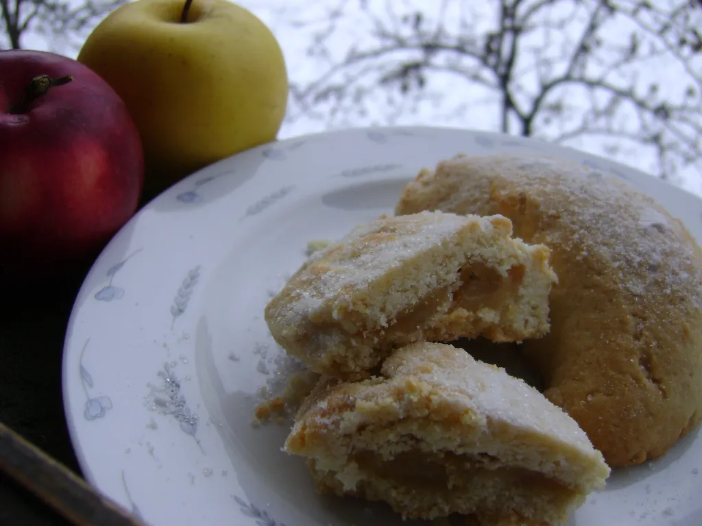 Suhi kolačić sa orasima i jabukama