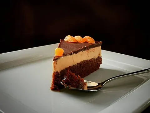 Apricot caramel cake