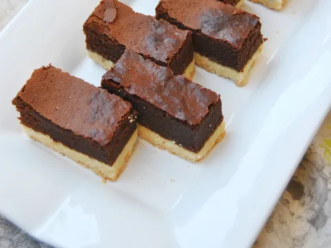 Chocolate fudge slices