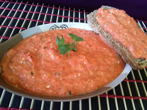 Pikantni sos od crvene paprike-roge-