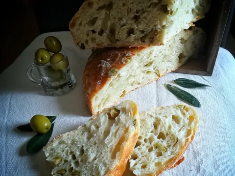 No knead olive bread - IvanaSRi