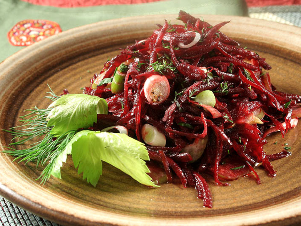 Салат по свеклой и маслинами