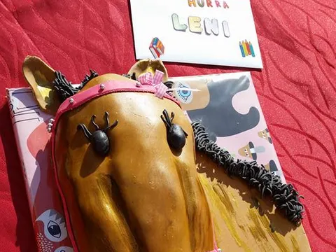 Torta u obliku konja