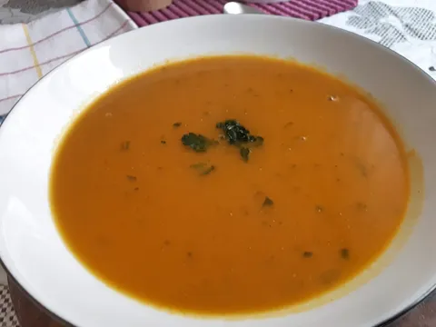 Krem juha od crvene leće i mrkve