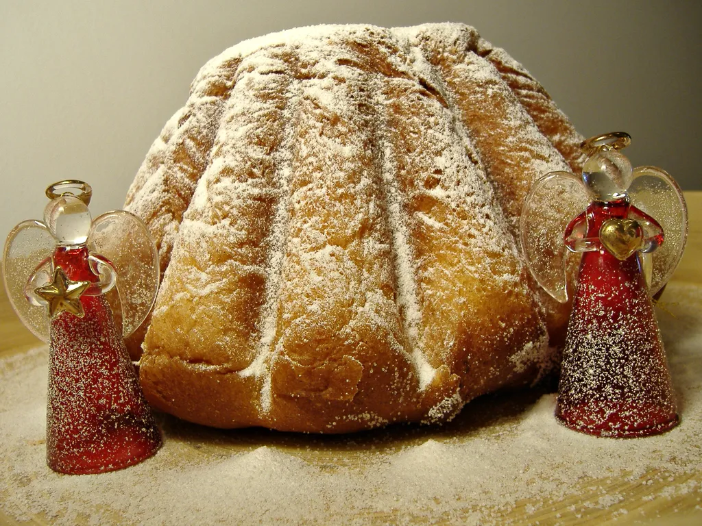 Pandoro-božićni slatki hleb iz Verone