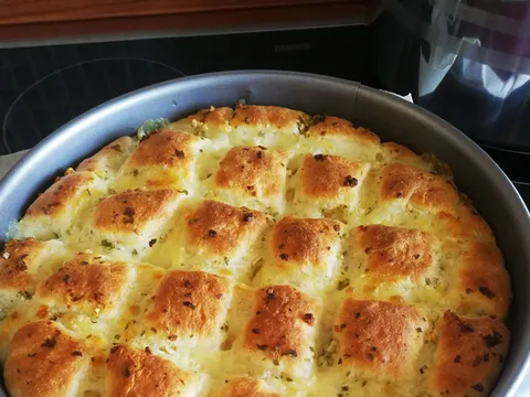 Kruh sa mozzarellom i češnjakom - pupagtz