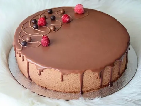 Malina-cokolada mousse torta