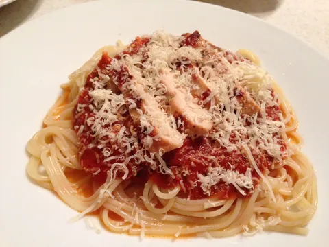 Špageti sa piletinom i paradajz sosom