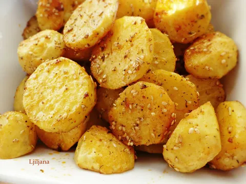 Pečeni krumpir sa sezamom