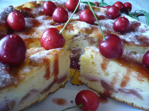 Bečka torta s krem-sirom i trešnjama..