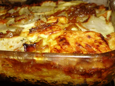 Tart od krumpira s karameliziranim lukom