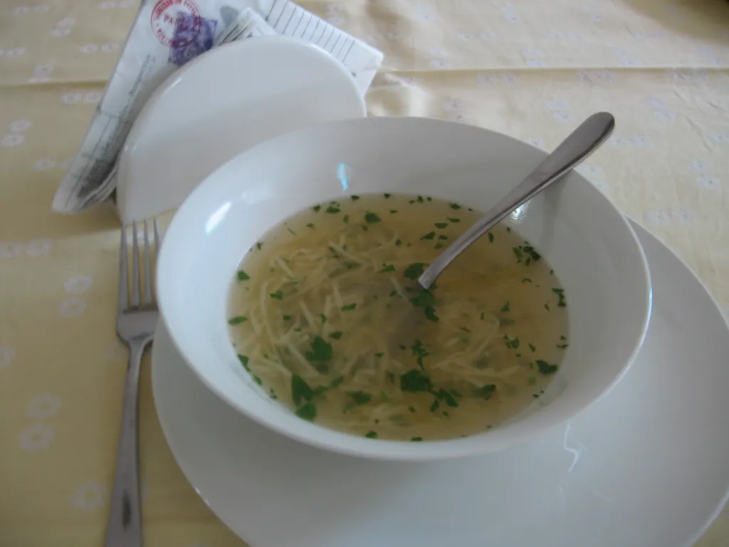 Pureca-cureca bistra supa s domacim rezancima- griz knedle