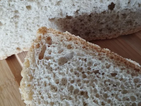Kruh od bijelog pšeničnog i integralnog pirovog  brašna