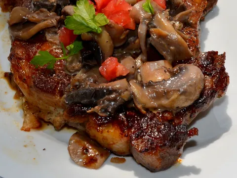 Ribeye steak sa sosom od gljiva