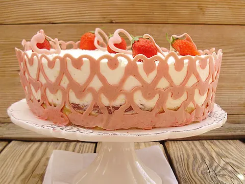 Soft strawberry cake by hatshepsut