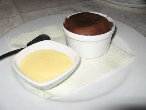 Čokoladni sufle sa vanila kremom
