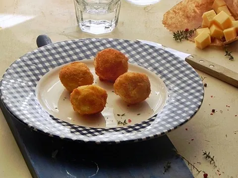 Krumpirove loptice sa sirom