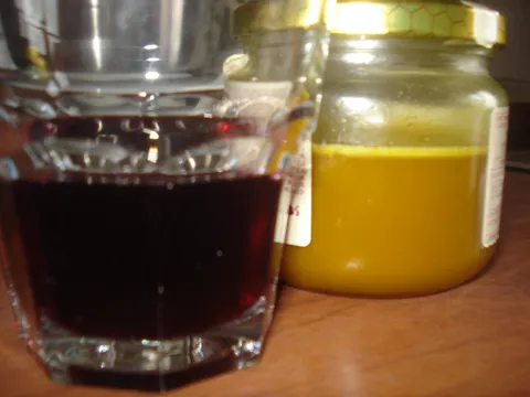 Ljekoviti napitak od crnog vina,peršina i meda