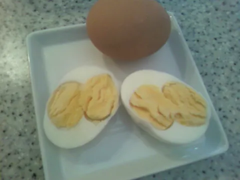 Kuhano jaje sa dva žumanca &#8211; čula, ali nikad vidjela &#8230; a sada evo ih na stolu :)))