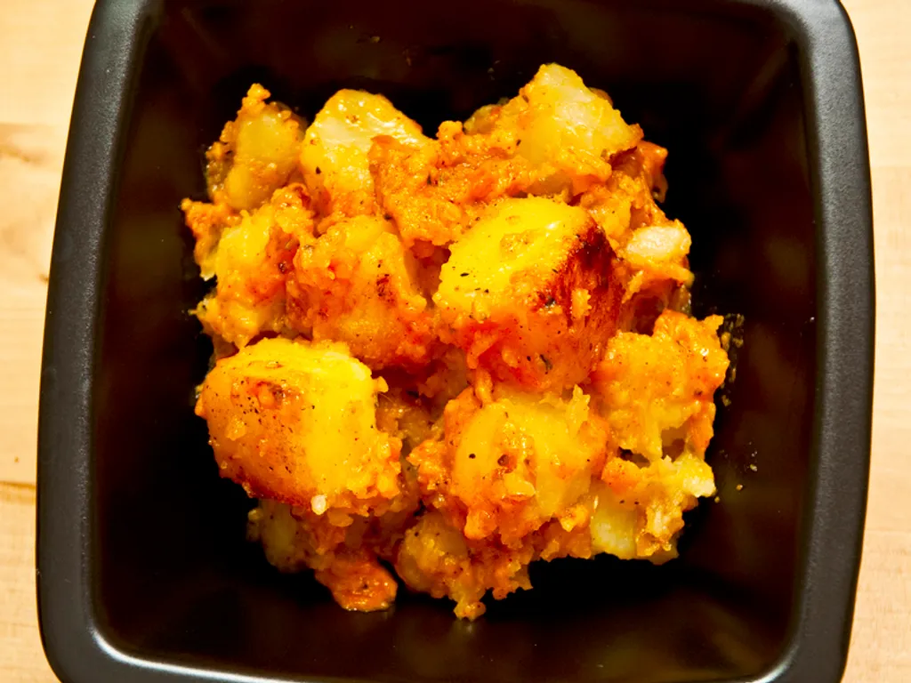 Spanjolski Patatas Bravas - pikantni krumpir