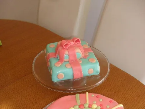 ukrašavanje torte za moju unuku Lenu <3