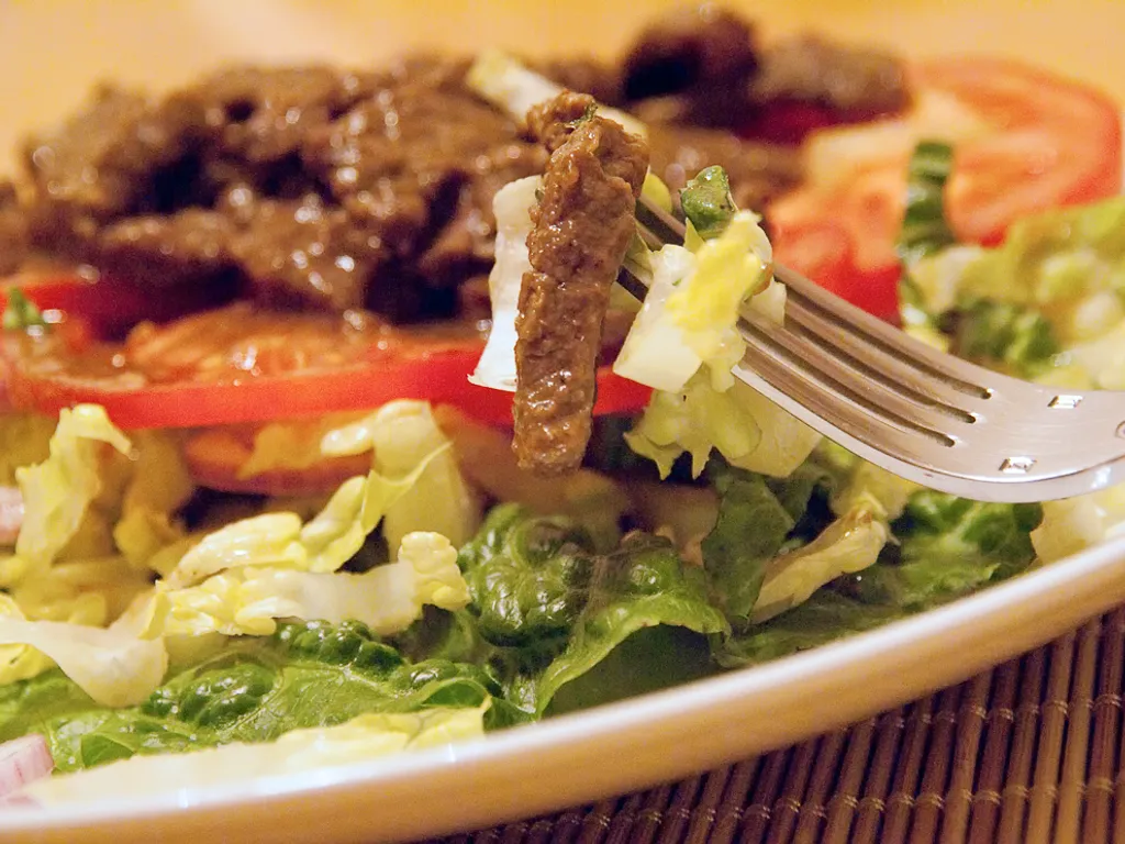 Salata po Kambodzanski sa telece meso
