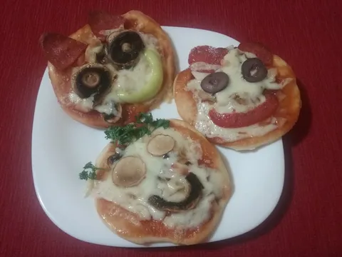 Mini kids  pizza