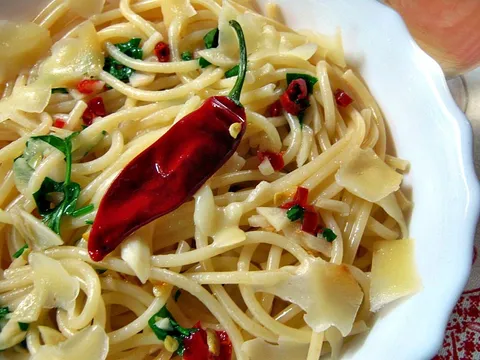 Špageti sa čilijem, češnjakom i maslinovim uljem... - DaKerefeka