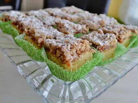 Apple Butter Crumble Cake