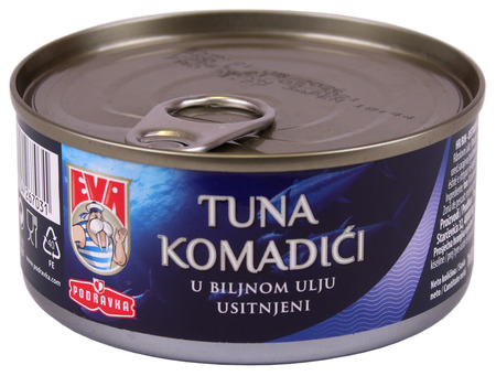 Tuna chunks in vegetable oil