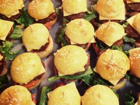 Mini cheeseburgeri s domaćim pecivom