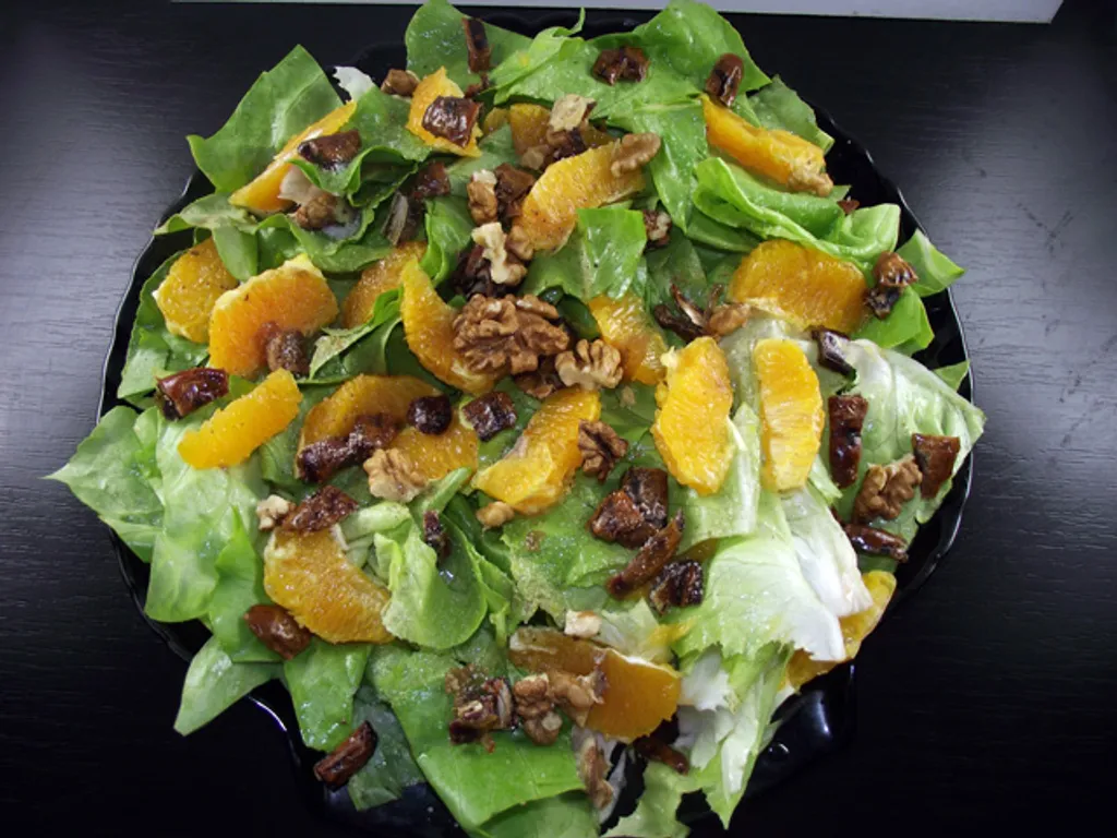 Marokanska salata od pomorandže sa orasima i urmama